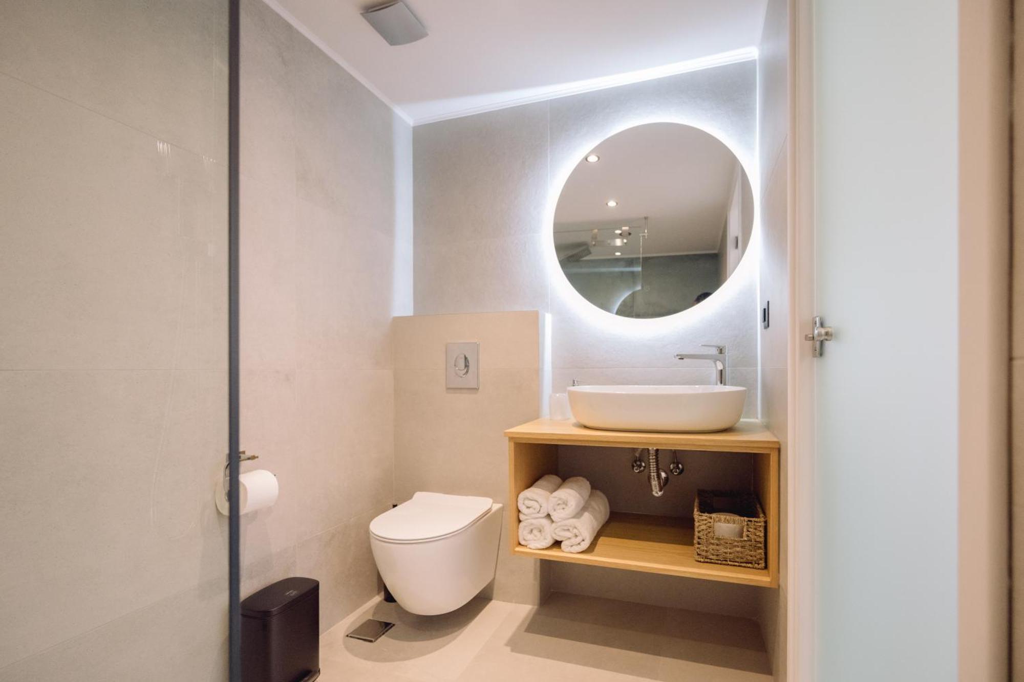 Arch Home, Luxury With Private Parking Prázdninový dům *