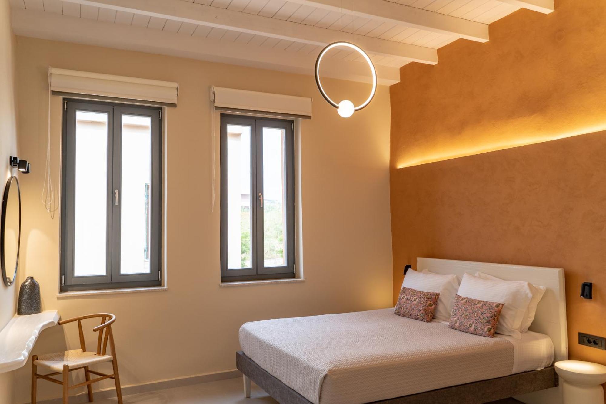 Arch Home, Luxury With Private Parking
