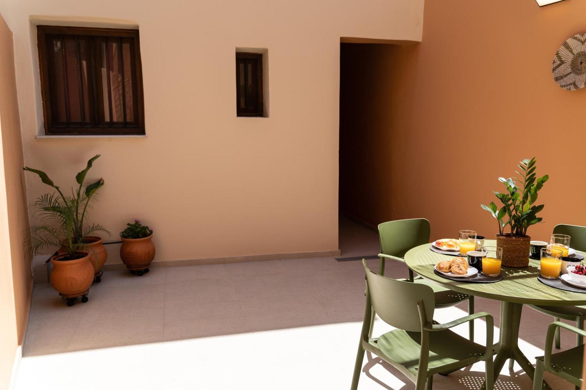 Arch Home, Luxury With Private Parking Hébergement de vacances