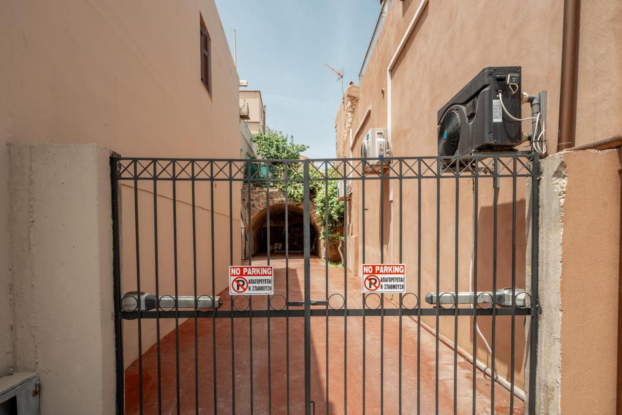 Arch Home, Luxury With Private Parking * La Canée