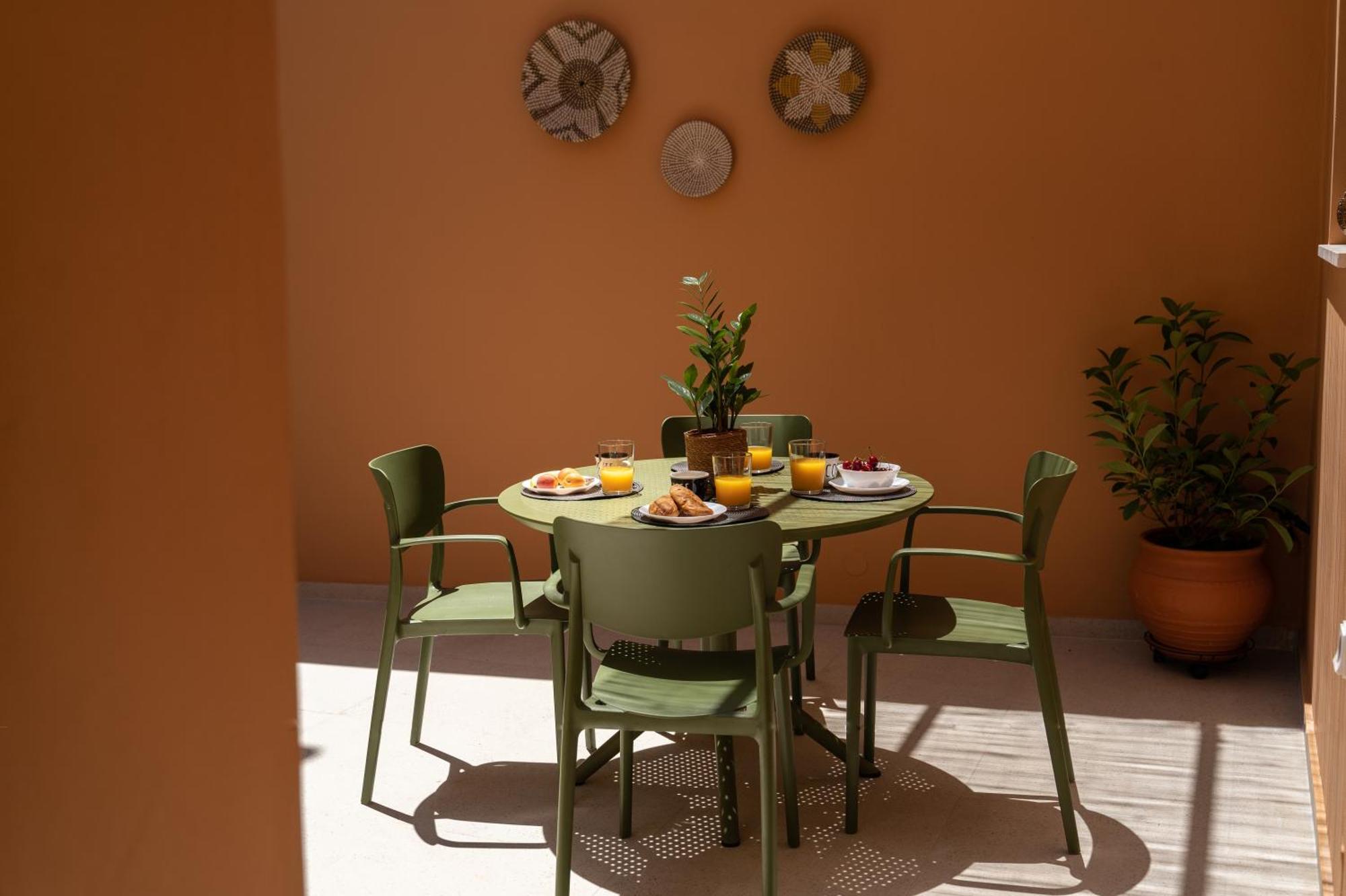 Hébergement de vacances Arch Home, Luxury With Private Parking